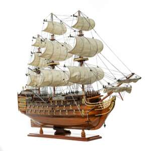 Мащабен модел на HMS Victory с автентични детайли